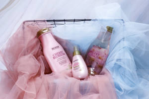 Vente en gros Spray capillaire bio à base de fleurs de cerisier Démêlant Hydratant Leaver dans la brume capillaire - Product Image 2