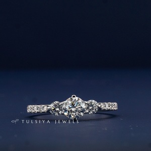 Bague de fiançailles haut de gamme en or blanc 14 carats avec pierre précieuse jaune et détails en diamants étincelants, bijoux de mariage - Product Image 1