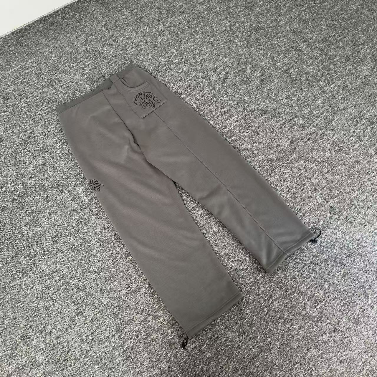 Gray P021
