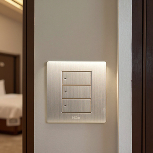 Interruttore a Muro MGA 86*90mm a <span class=keywords><strong>3</strong></span> Vie, Pannello in Metallo Spazzolato, Interruttore Meccanico a Pulsante, Interruttore a Muro per Illuminazione Residenziale e Commerciale - Product Image 1
