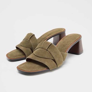 2025 estate nuovi prodotti scarpe da <span class=keywords><strong>donna</strong></span> <span class=keywords><strong>sandali</strong></span> quadrati con <span class=keywords><strong>tacco</strong></span> alto a fascia bianca spessi con <span class=keywords><strong>tacco</strong></span> <span class=keywords><strong>medio</strong></span> - Product Image 1