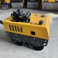 Petit compacteur routier à double tambour vibrant pour l'entretien municipal avec moteur Changfa. Modèle à pousser/à conduire