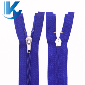 Cremallera de bobina de nailon de longitud personalizada #5 Deslizador de bloqueo automático Cremallera de plástico de extremo abierto Personalizable de fábrica - Product Image 2