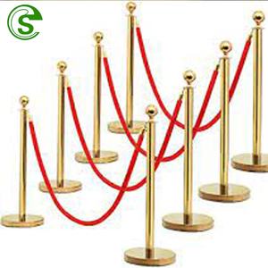 Barriere di Controllo in Acciaio Inox per Hotel e Aeroporti con Corde in Velluto e Pali Retrattili per Gestione Code - Product Image 1