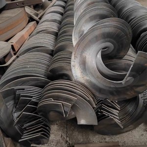 Yeni sürekli vida uçuş <span class=keywords><strong>Spiral</strong></span> konveyör helisel bıçak burgu mili soğuk haddeleme karbon malzeme taşıma ekipmanları parçaları - Product Image 2