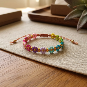 Bracelet artisanal Sstringz en perles Miyuki Delica violet lavande avec motif géométrique doré et turquoise, bijoux bohèmes ajustables - Product Image 5