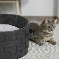 Lit pour chat en feutre noir avec coussin blanc, panier de couchage rond pour animaux de compagnie avec poignées de transport pour chats d'intérieur et petits animaux domestiques
