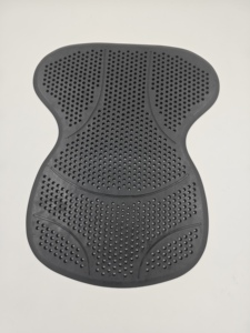 Tapis de selle sur mesure en gel de silicone antidérapant en peau de mouton, prévient les maux de dos chez les chevaux, tapis de selle noir en PP avec maille - Product Image 1