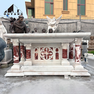 Altare Religioso Cattolico Personalizzato in Marmo Bianco e Rosso Venato Intagliato a Mano con Colonna e Croce Gotica per Decorazione Interna della Chiesa - Product Image 1