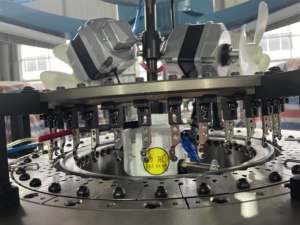 เครื่องถักวงกลม HJ คิงถักแบบวงกลมเสื้อเดี่ยวพร้อมฟังก์ชั่น jacquard ให้บริการหลังการขาย - Product Image 2