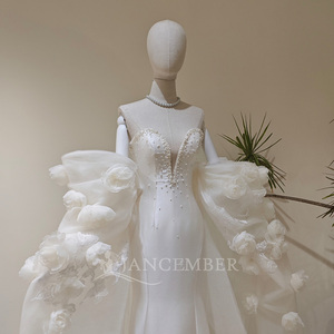 Vestidos de Novia Modernos LY150 con Encaje, Cristales y Bordados, Estilo Sirena con Cola de Capilla - Product Image 5