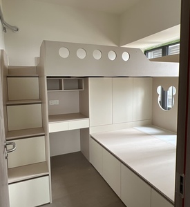 La cameretta è progettata con letti a castello personalizzati in mente, con <span class=keywords><strong>spazio</strong></span> per armadi per sfruttare al meglio il posto. - Product Image 1