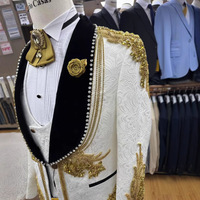 Costume Homme Sur Mesure 3 Pièces : Veste Jacquard à Appliques, Blazer à Revers Châle et Pompons, Gilet Personnalisé, Pantalon Noir