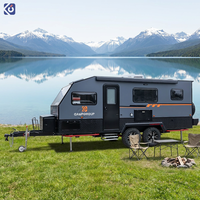 Caravane de voyage CAMPTR, remorquable, entièrement équipée, avec cuisine, toilettes, 4 couchages, idéale pour le camping familial et les voyages sur route.