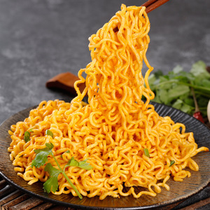 บะหมี่กึ่งสำเร็จรูปไข่แดงผัดเผ็ดแบบจีนใส่ในถุงสำหรับรับประทานอาหารที่สะดวกจากโรงงาน - Product Image 3