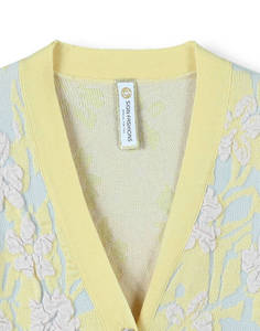 Pull en jacquard floral à manches bouffantes et col en V pour femmes, personnalisé OEM et ODM, doux, printemps-été 2025 - Product Image 4