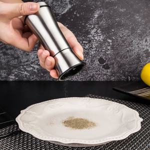 Moulin à épices manuel pour sel et poivre en acier inoxydable - Product Image 5