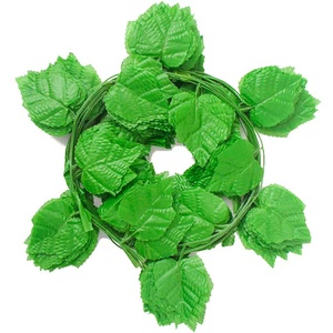 Guirlande de feuilles de lierre simulées en plastique artificielles suspendues Faux feuillage fleurs <span class=keywords><strong>mur</strong></span> d'<span class=keywords><strong>arbre</strong></span> extérieur pour jardin de fête de mariage - Product Image 1