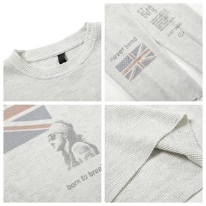 T-shirt à manches longues gaufré pour hommes, style américain, avec motif graphique, col rond, 220 g/m², en coton, vente en gros, référence usine 6650 - Product Image 4
