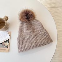 Gorros Mayoristas de Invierno con Bola de Pelo Suave y Cálida, Gorro de Punto Unisex Personalizado Bordado para Hombre y Mujer
