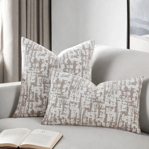 Venta caliente 2025 <span class=keywords><strong>fundas</strong></span> de cojines decorativos con <span class=keywords><strong>textura</strong></span> nórdica Jacquard Chenille rayas <span class=keywords><strong>fundas</strong></span> de almohada decorativas - Product Image 2