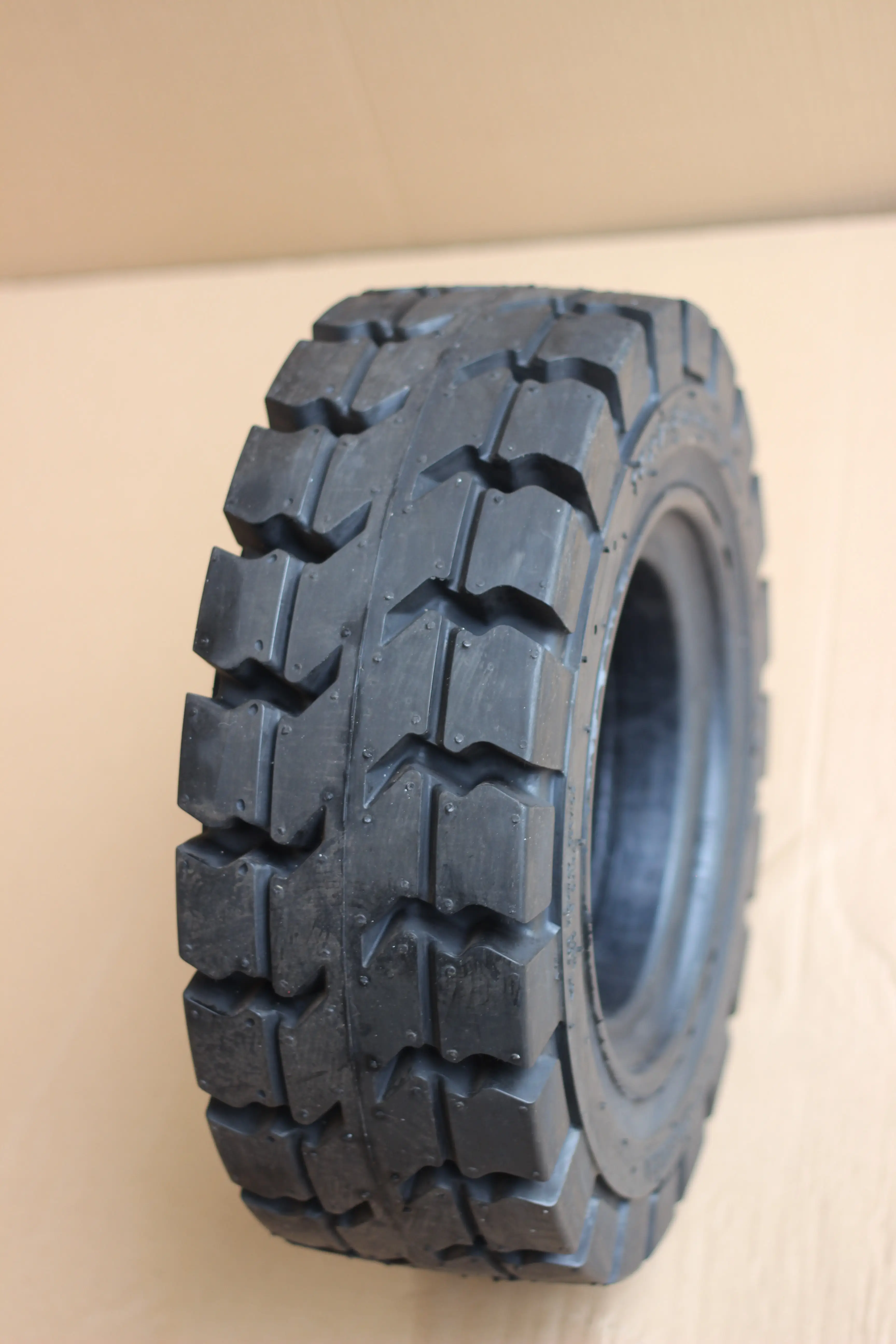 Linde forklift parts 6.00.9 6.50-10 18x7-8 21x8-9 28x9-15 solid forklift tires