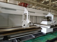 Tour de coupe en métal robuste avec une longueur de traitement de 6 mètres et 8 tonnes de tour CNC de haute précision