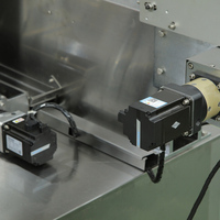 Machine avancée d'insertion de bâtonnets de sucettes, entièrement servo-électrique et à mouvement alternatif