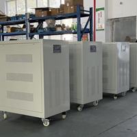 Régulateur de tension automatique triphasé à enroulement en cuivre, efficacité de 98 %, protection contre les surtensions, écran LCD, certifié CE ISO9001, 150 kVA