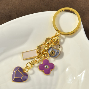 2025 alta calidad lujo Retro nuevo bolso colgante bolso de Mujer Accesorios exquisita llave de coche al por mayor Metal amor llavero - Product Image 6