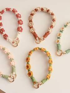 Cinturino da Polso Intrecciato a Mano Puro Bonie Brand 30cm con Design a Fiori Margherita, Catena per Cellulare, Portachiavi a Doppia Testa, Cordino - Product Image 5