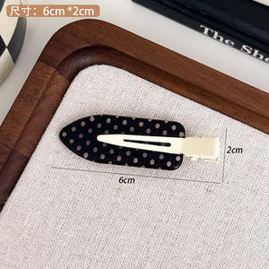 QianJin Custom Logo Großhandel Acryl Haars pangen für Mädchen Süße Polka Dot Flower Star Shape Haars pangen - Product Image 5