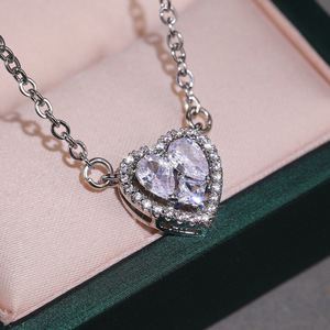 Collana Minimalista con Ciondolo a Cuore per Donne, Piccolo Charm d'Amore, Catena per Clavicola, Gioielli alla Moda per Uso Quotidiano, Regalo - Product Image 3