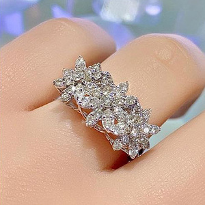 Anello da Donna con Zirconi Incastonati a Pavé, Stile Minimalista, per Uso Quotidiano e Feste, Impilabile, Elegante Gioiello da Dito, Idea Regalo - Product Image 4
