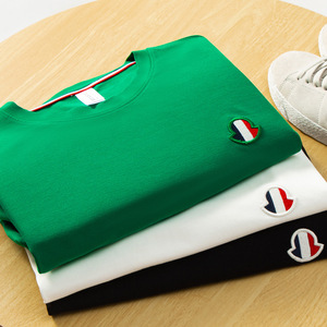 T-shirt di lusso a maniche corte tinta unita di alta gamma, in cotone ricamato con ammoniaca liquida, con scollo in seta ghiaccio e lettera di lusso. - Product Image 1