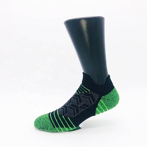 Chaussettes de sport à logo personnalisé de haute qualité, chaussettes de course à <span class=keywords><strong>compression</strong></span> à coupe basse en nylon et polyester - Product Image 2