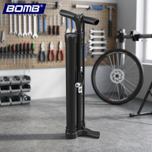 Bomba de Bicicleta de Alta Presión BOMB Steel, Montada en el Suelo, Rango de Presión 130-160 PSI, con Manómetro, Duradera, para Uso en Bicicletas sin Cámara - Product Image 2