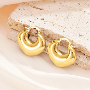 Orecchini a Cerchio Audaci e di Tendenza per Donne, Gioielli di Design alla Moda - Product Image 4