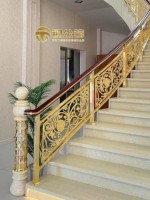 Rampe d'escalier de villa Copper Mansion, garde-corps de luxe léger, colonnes modernes minimalistes en alliage aluminium-magnésium haut de gamme