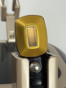 ผลิตภัณฑ์กำจัดขนแบบตั้งโต๊ะสำหรับใช้ในบ้าน เครื่องกำจัดขนด้วยเลเซอร์แบบพกพา เครื่องเลเซอร์พิโก คิวสวิตช์ เอ็นด์ วายเอจ แบบหัวเดียว - Product Image 5