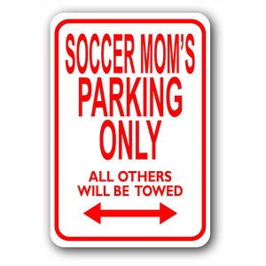 Letrero de Metal de Aluminio con Diseño Divertido y Humorístico de 'Solo Estacionamiento para Mamás de Fútbol, Violadores se Castigarán', para Eventos Deportivos - Product Image 3