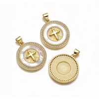 Pendentif Croix Portrait en Nacre Blanche 20mm Plaqué Or 18K pour Composants de Collier DIY - Vente en Gros de Bijoux