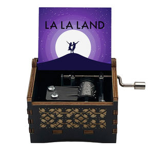 Caja de música de madera <span class=keywords><strong>La</strong></span> <span class=keywords><strong>Land</strong></span> Hand Crank 18 Note Movie Musical Theme admite personalización regalo de cumpleaños - Product Image 1