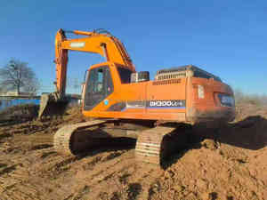 Excavatrice d'occasion Doosan DH300LC-7 DH300LC DH300-7 à injection directe classique, modèle 2022, 30 tonnes, moteur, pompe, PLC - Product Image 2