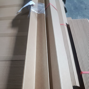 Papier kraft ondulé à 90 degrés conçu sur mesure, protecteur d'angle d'ange imperméable pour l'impression d'étiquettes, carton offset - Product Image 1