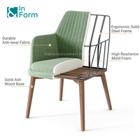 Fauteuil de détente ergonomique moderne de luxe en mousse éponge avec structure en métal massif et base pivotante pour réception de bureau, design italien