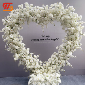 Arco de Flores en Forma de Corazón con Rosas Blancas para Decoración Romántica de Propuesta de Matrimonio y Compromiso - Product Image 1