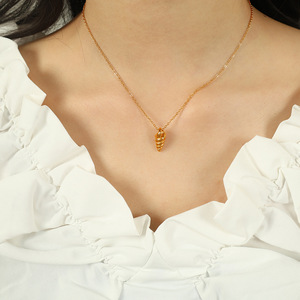 สไตล์ยุโรปไทเทเนียมเหล็กสร้อยคอรูปทรงเกลียวมินิมอลลิสต์ดีไซน์โซ่กระดูกไหปลาร้าสำหรับผู้หญิงสีทอง XL36 - Product Image 4