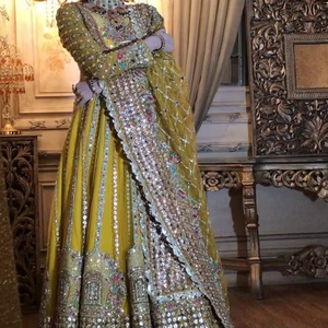 Vestido de Novia Tradicional Indio/Pakistaní de Acetato, Largo hasta el Suelo, con Bordado Zardozi, de ATIYA LIBAS - Product Image 5