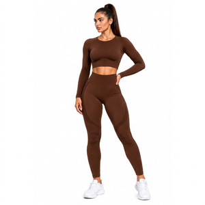 Ensemble haut court côtelé marron respirant sans coutures et leggings taille haute pour le fitness et le yoga - Product Image 1